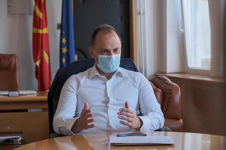 Министерот Филипче го потпиша договорот за набавка на кинеската вакцина