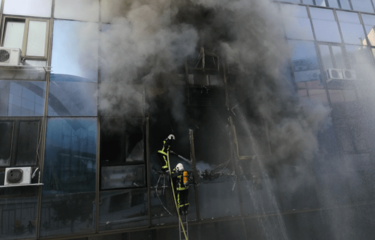 Изгаснат пожарот во зградата на СЕП, МИА и Инспекторатот за животна средина