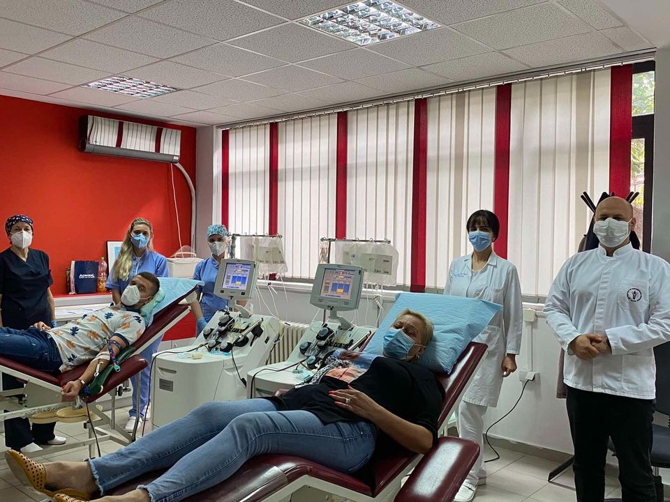 Елионка Андонова и Милан Коцев излекувани пациенти од ковид-19 даруваа крвна плазма