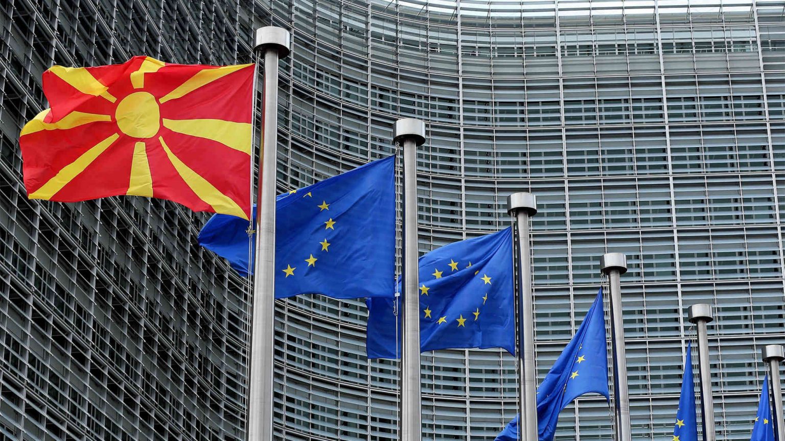 Европскиот парламент ја исправи грешката „Северномакедонски“