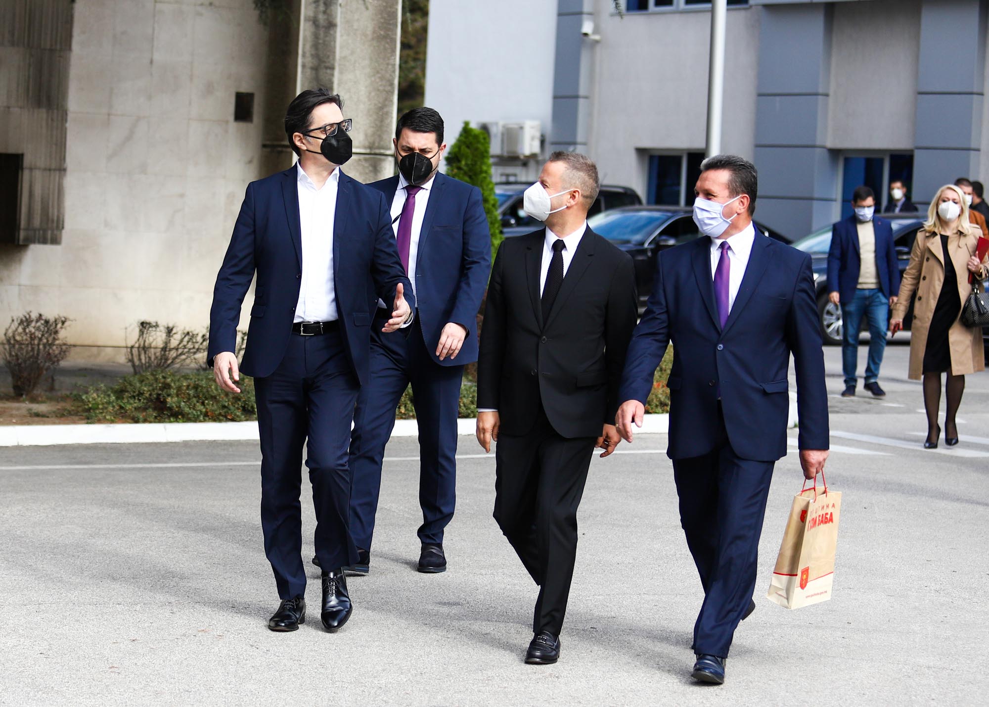 Претседателот Пендаровски во посета на „Алкалоид” АД Скопје