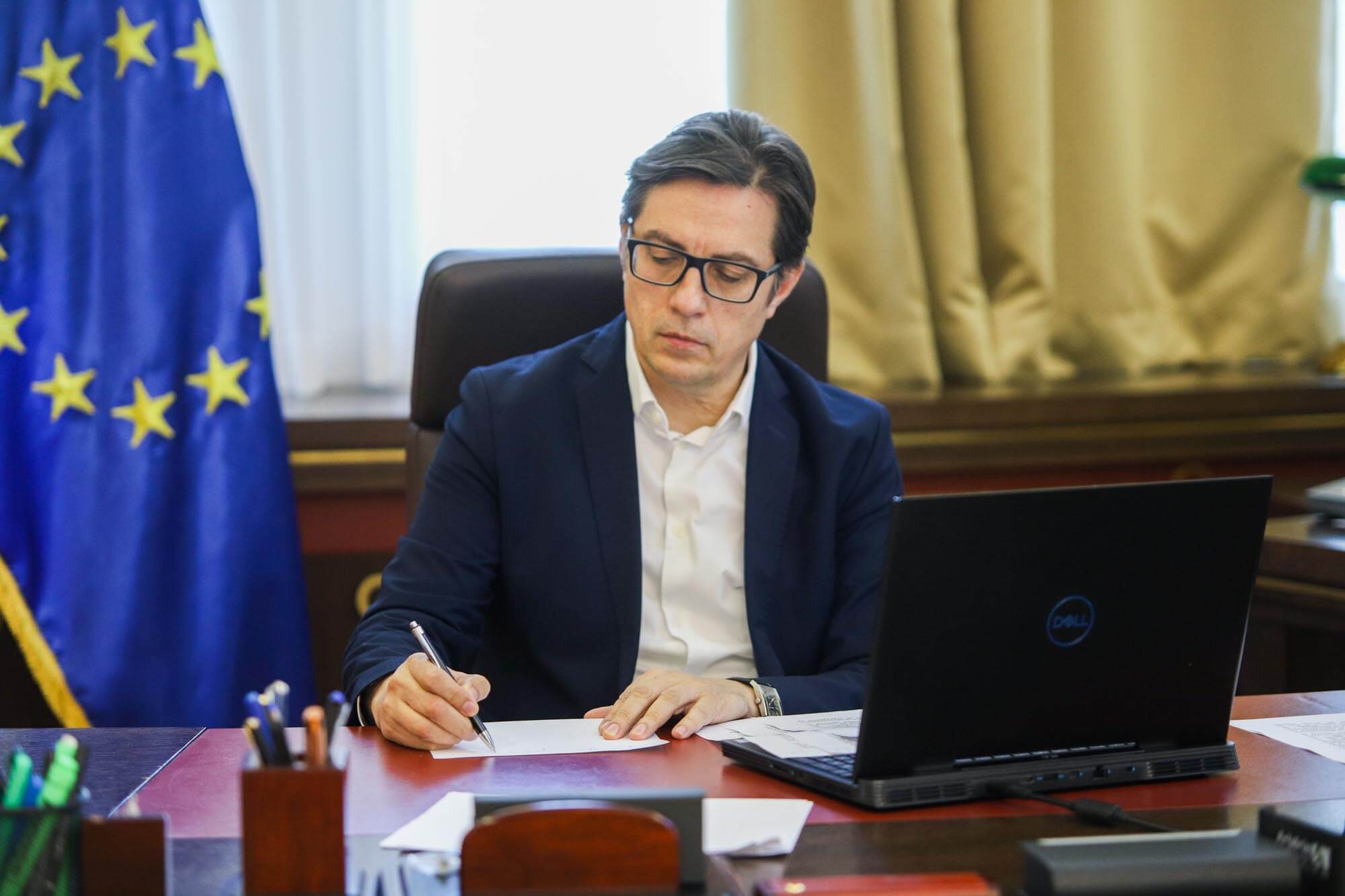 Пендаровски го потпиша Указот за Законот за стратешки инвеститор за изградба на автопати