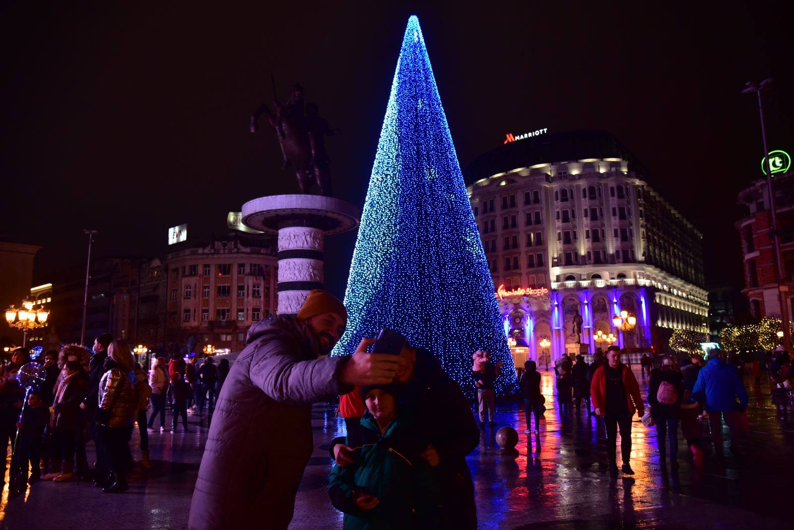 Град Скопје ќе го раскине договорот за новогодишно украсување на градот