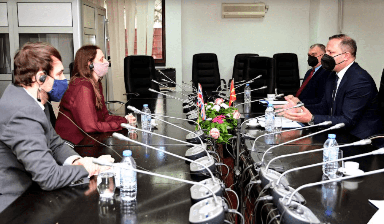Министерот Спасовски оствари средба со британската амбасадорка Галовеј