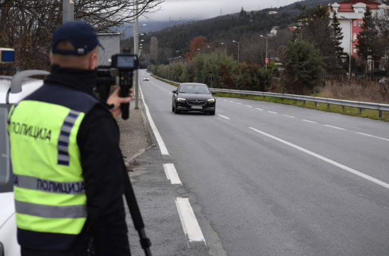 МВР: 236 сообраќајни прекршоци во Скопје – 83 за брзо возење