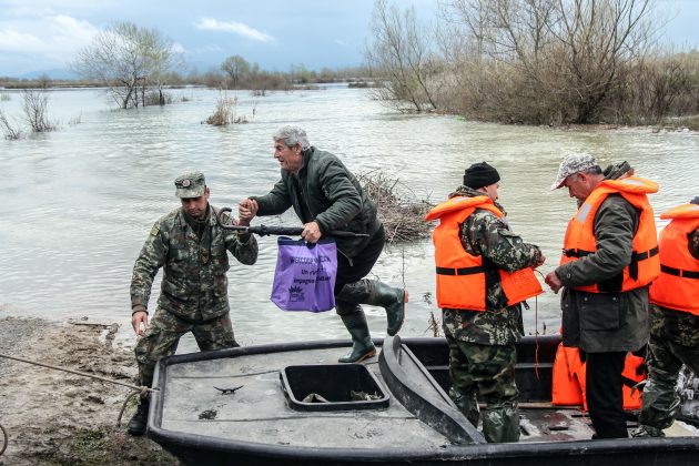 Поплави во Албанија – 40 семејства се евакуирани a војската доставува храна