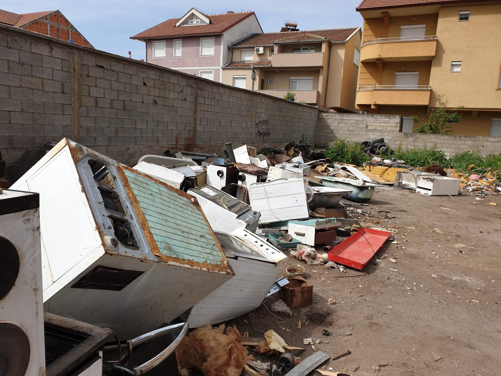 Инспекторатот изрече казни за нелегални отпади во Струмица и Куманово