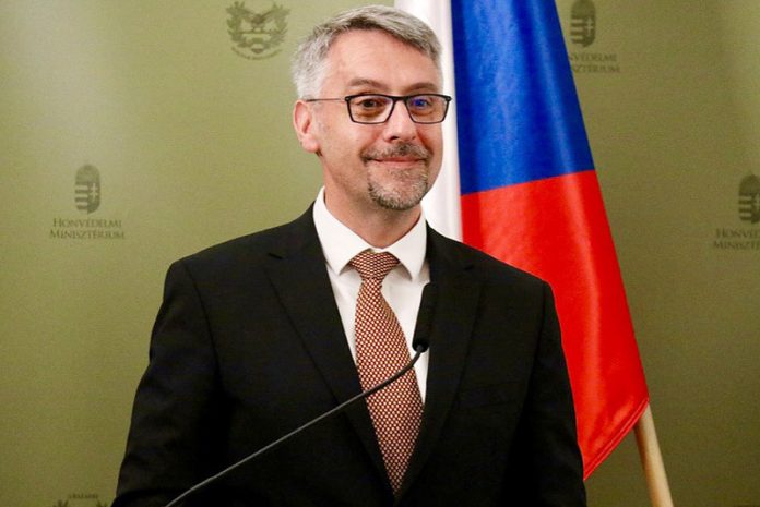 Чешкиот министер за одбрана Метнар во официјална посета на државава