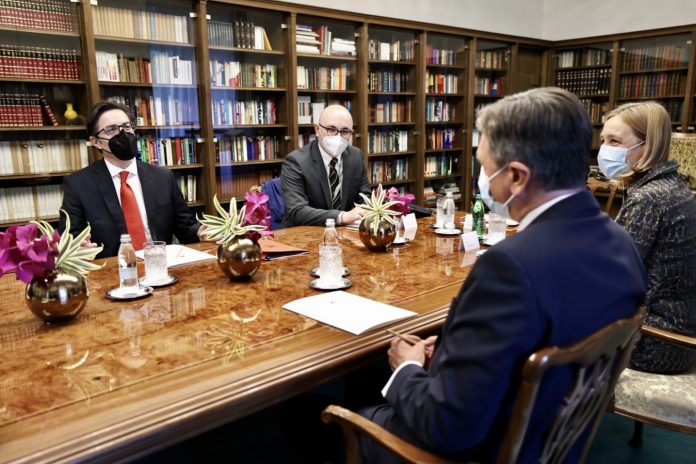 Пендаровски оствари средба со словенечкиот и хрватскиот претседател Пахор и Милановиќ