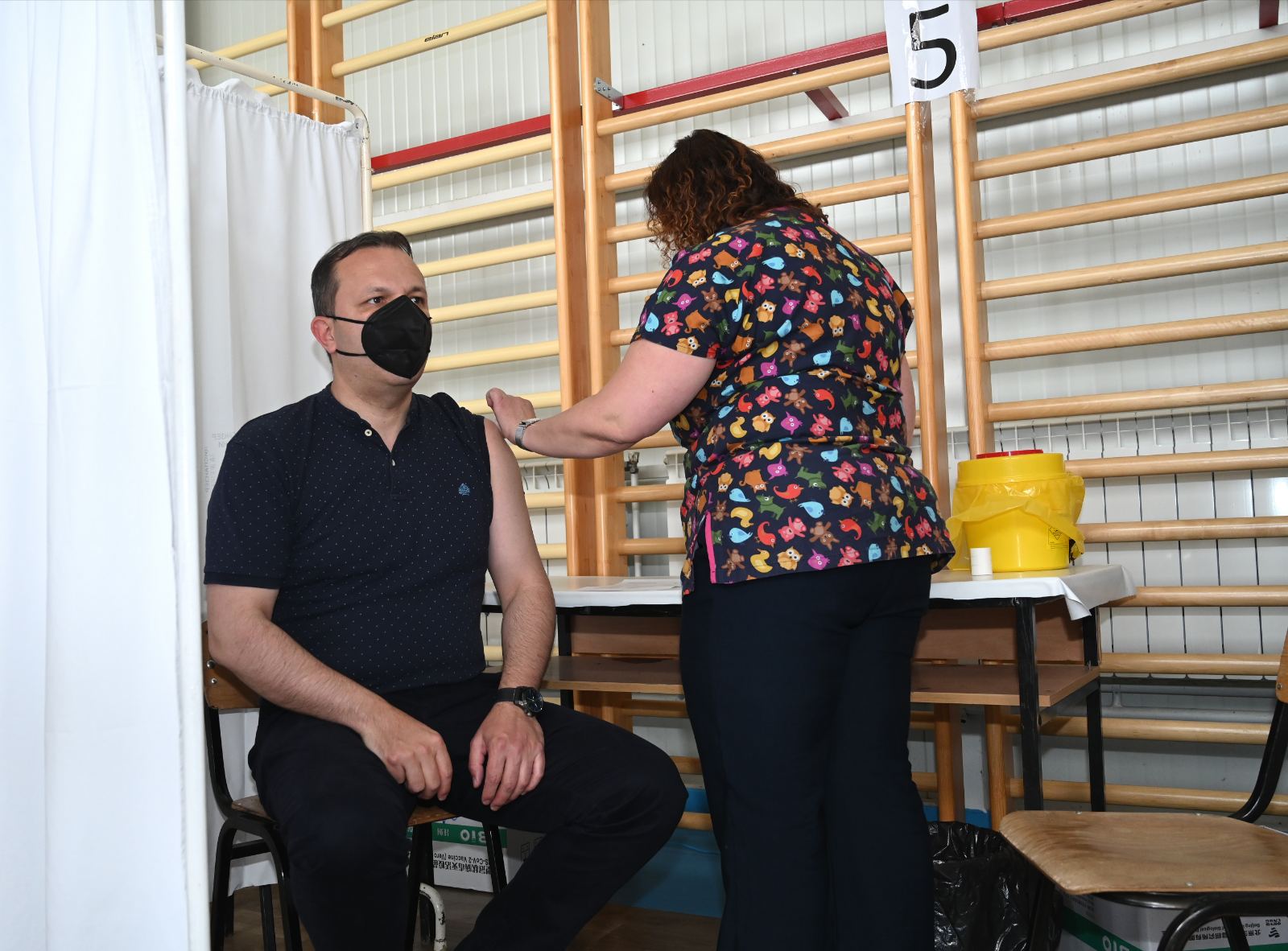 Министерот Спасовски се вакцинираше во Вакционалниот пункт во Куманово