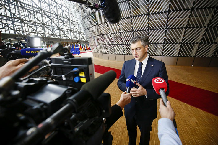 Губерац: Премиерот Пленковиќ во војна со новинарите: увертира во физичко насилство?