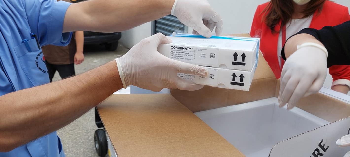 Пристигна нова пратка од 12.870 дози вакцини „Фајзер“