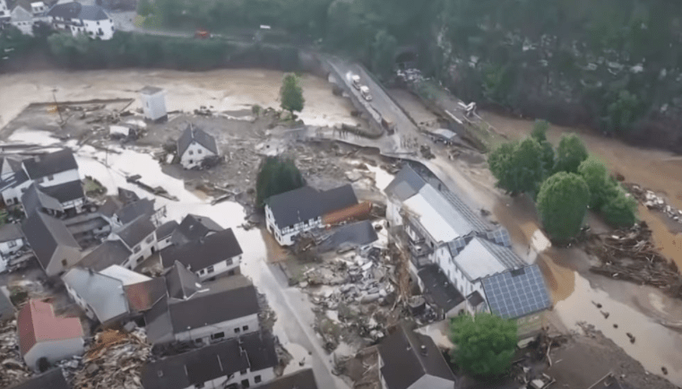 Најмалку 81 загинати во поплавите во Германија и преку илјада лица се исчезнати
