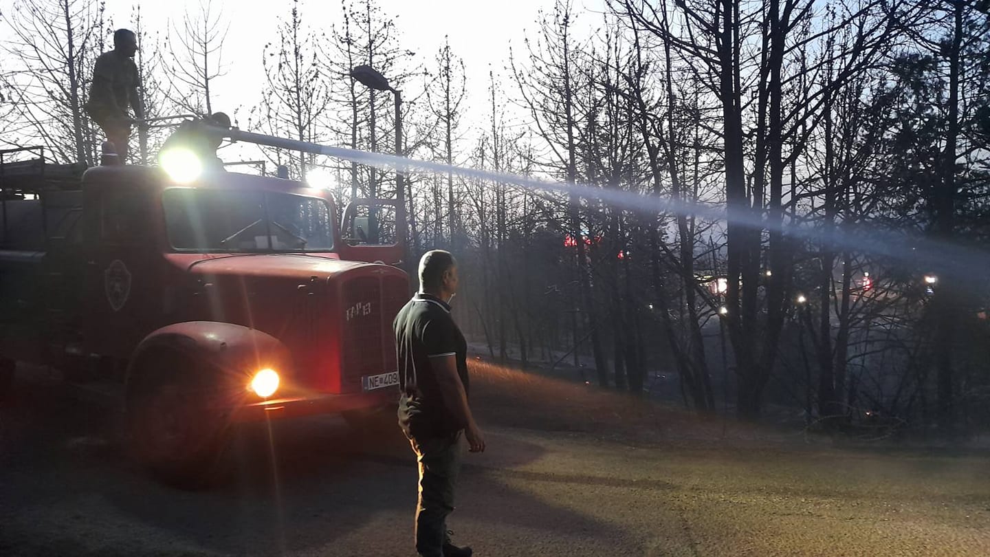 Пожар кај фабриката „Охис“, затворен е патот за Драчево