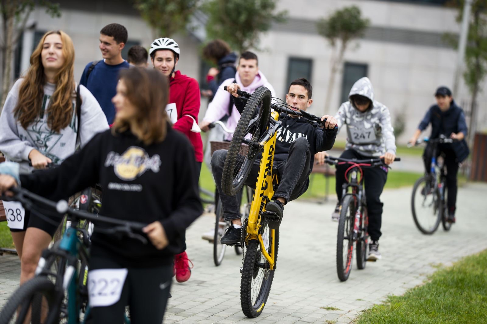 Голем број граѓани на велосипедското дефиле во Скопје, по повод Денот без автомобили