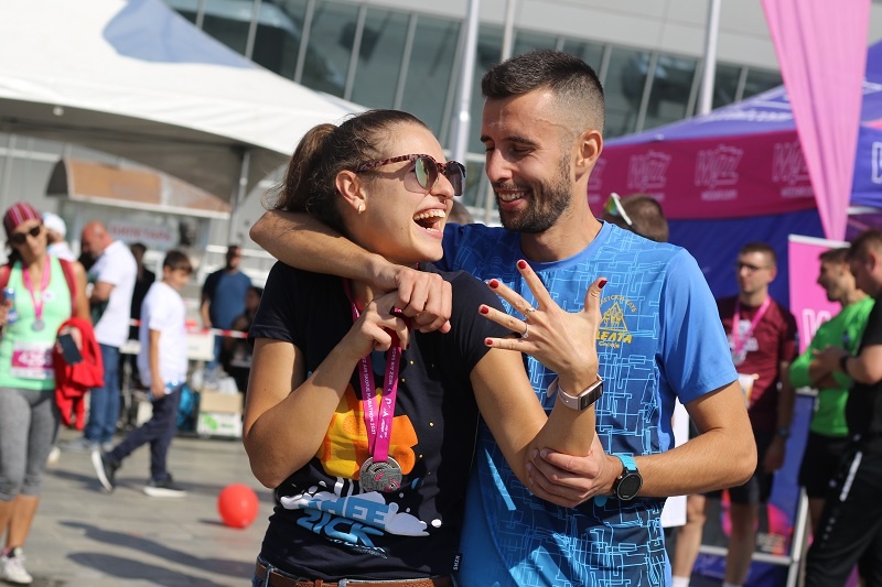 Срушени македонските рекорди во маратон, неколку запросувања и многу насмеани лица на Виз Ер Скопски маратон