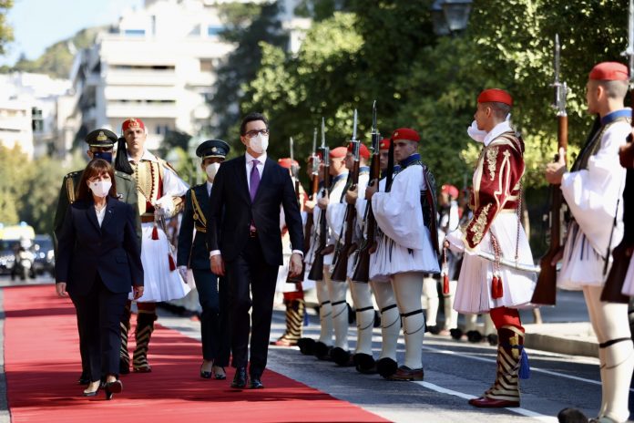 Пендаровски посетата на Грција ја почна со средба со грчката колешка Сакеларопулу