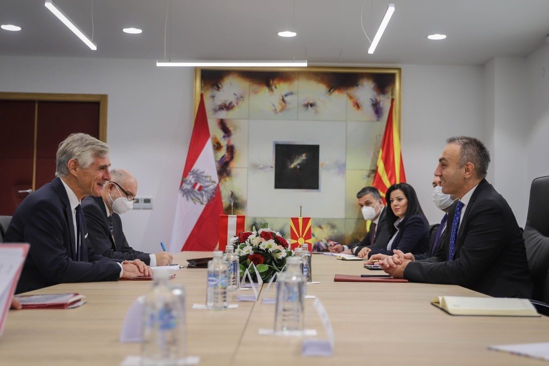 Груби – Линхарт: Северна Македонија заслужува отварање на преговорите со ЕУ