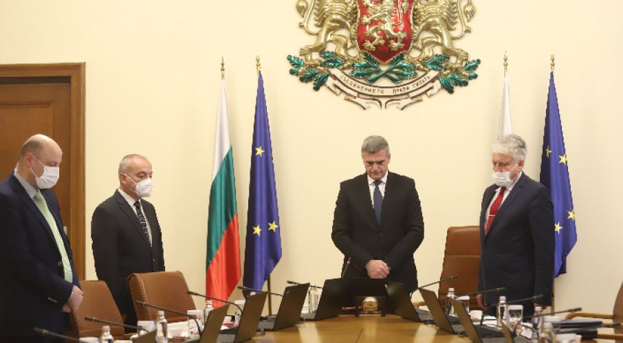 Бугарската влада ја започна седницата со една минута молк