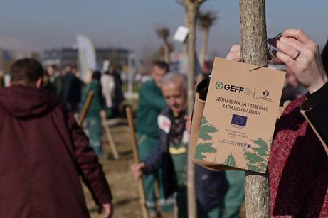 ЕБОР, ЕУ, Австрија и локалните партнерски банки донираат дрва за позелено Скопје