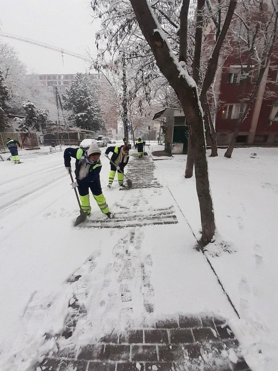 Зимската служба на Општина Центар досега фрли 44 тони сол на улиците