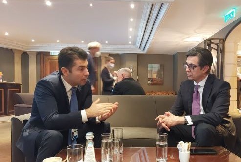 Средба на претседателот Пендаровски со бугарскиот премиер Петков