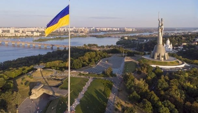 Во Киев поделени 18.000 автоматски пушки на доброволци