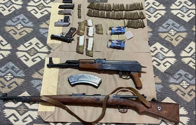 Големо количество оружје и муниција пронајдени кај косовски државјанин во Скопје
