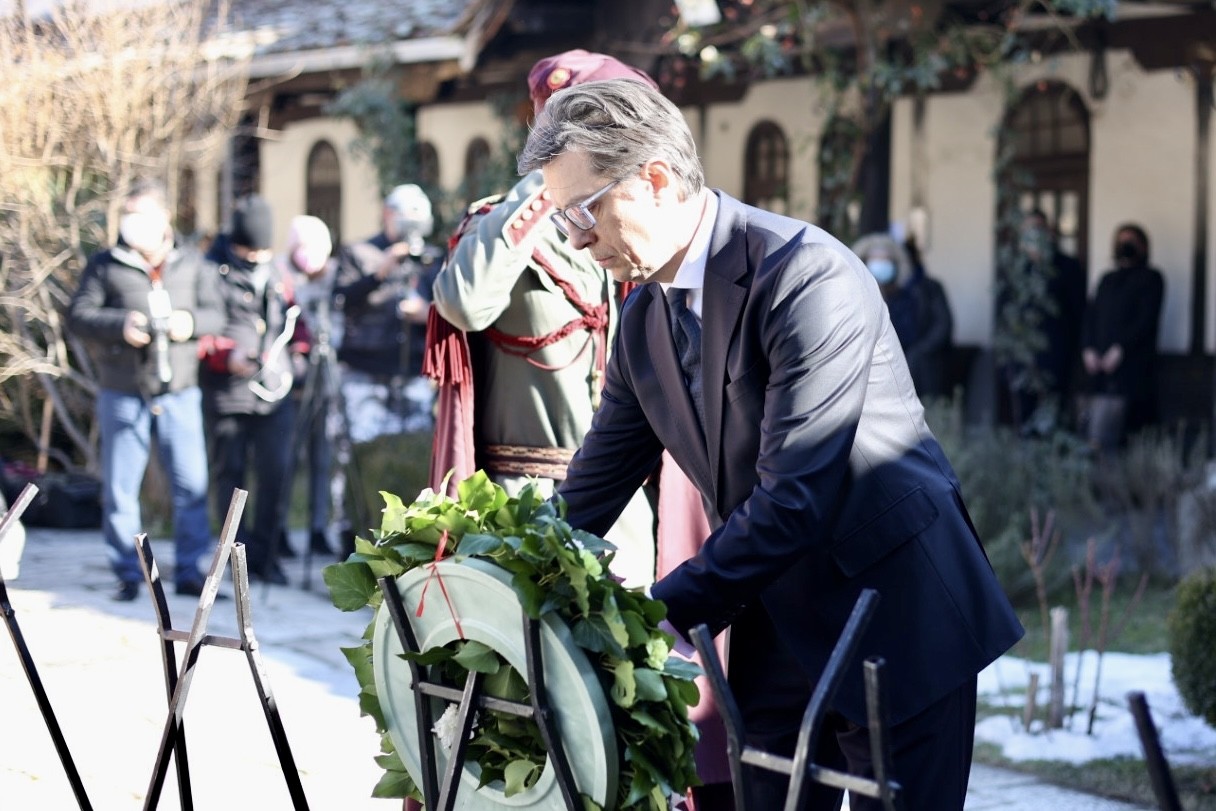 Претседателот Пендаровски положи цвеќе на гробот на Гоце Делчев