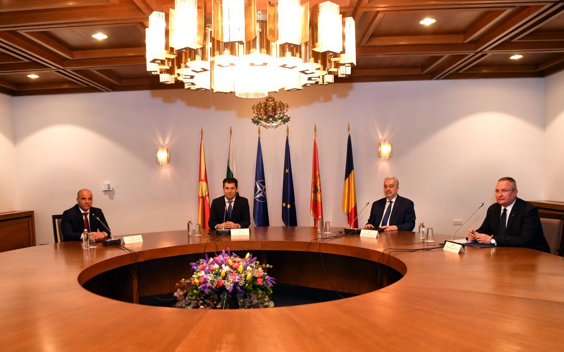Ковачевски и премиерите на земјите од ЈИЕ членки на НАТО на состанок во Софија