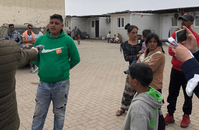 Хелсиншки комитет: Ромски семејства се соочуваат со присилно иселување од прифатниот центар во Визбегово
