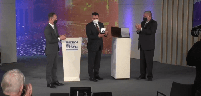 Трите награди за мир на Зоран Заев од 47.500 евра донирани во Фондот за борба против Ковид