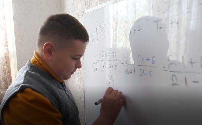 Или Морина е 13 годишен математички гениј од Скопје