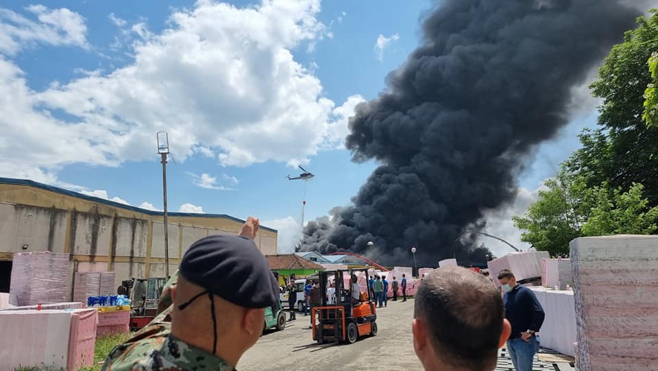 Голем пожар во Тетово – граѓаните да не излегуваат без потреба!