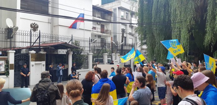 Украинците во земјава на протест, потсетија на злосторствата извршени врз нивната татковина