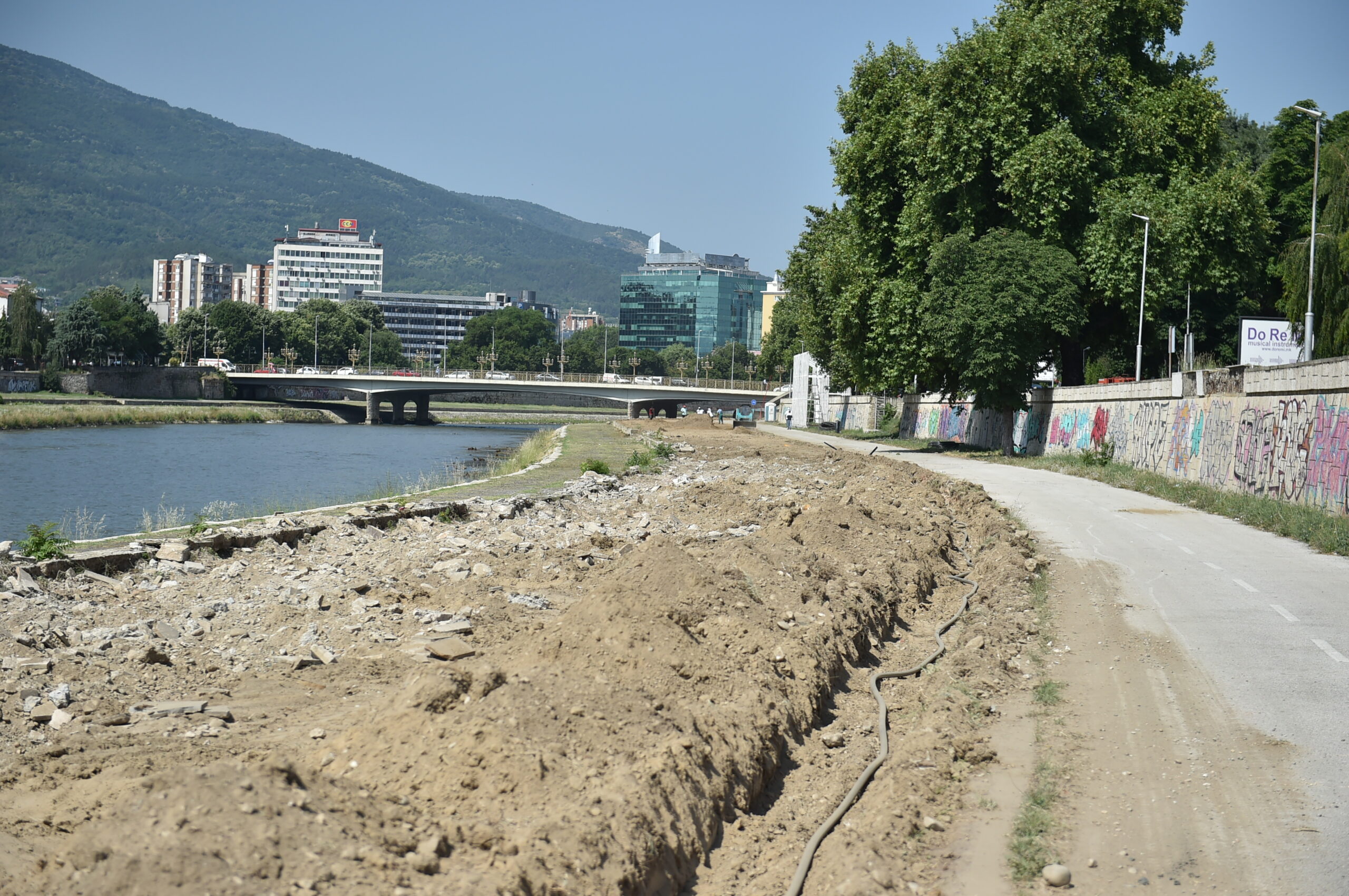 Град Скопје започнува со целосна реконструкција на левата страна на кејот на Вардар