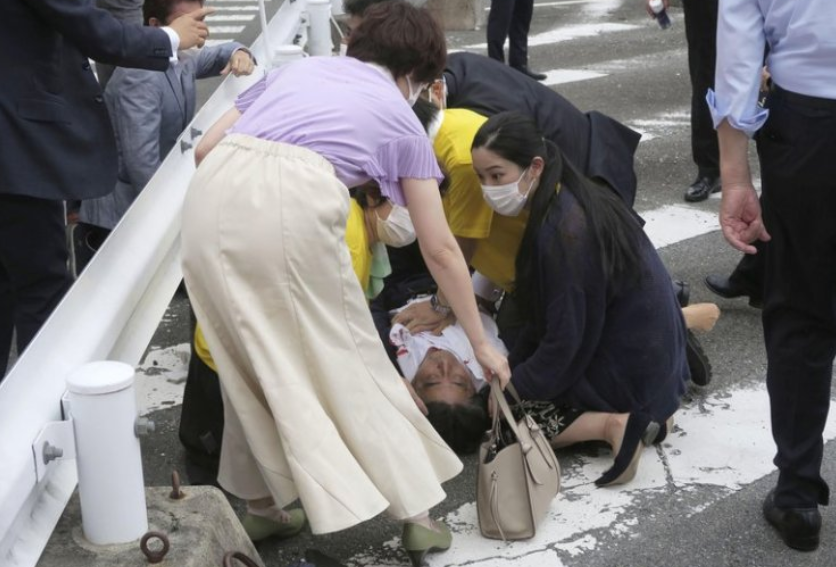 Атентат врз екс јапонскиот премиер Шинзо Абе