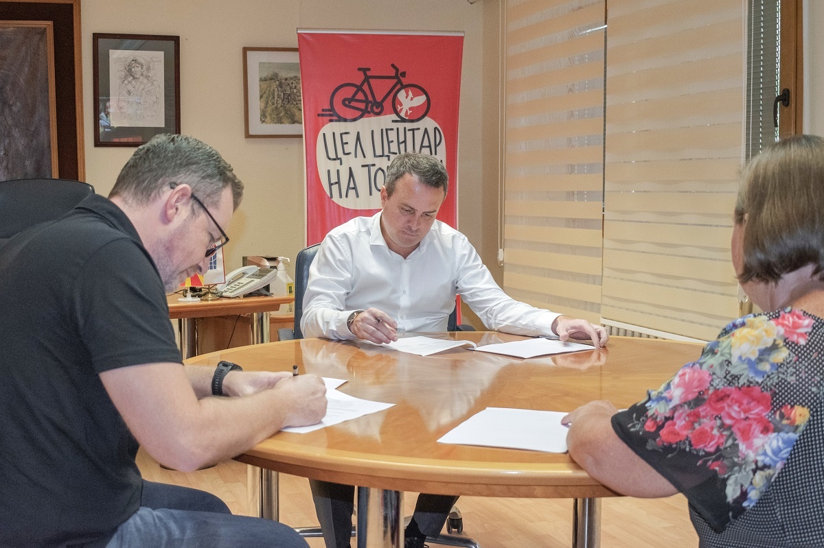 Градоначалникот Герасимовски го потпиша зголемувањето на платите во Општина Центар