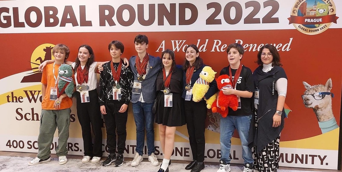 Учениците од ООУ„Ј.Х. Песталоци“ на „World Scholar’s Cup“ во Прага со 34 златни и сребрени медали