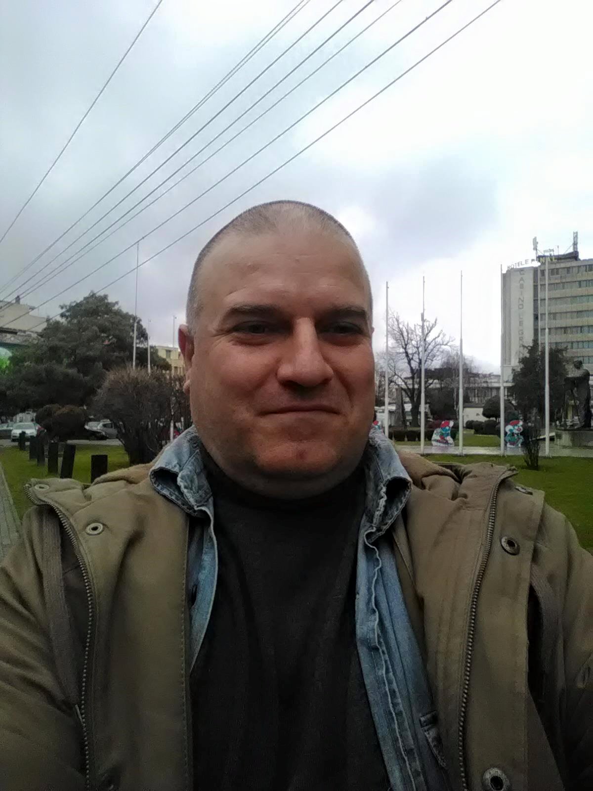Претепан новинарот Зоран Божиновски – Буревесник
