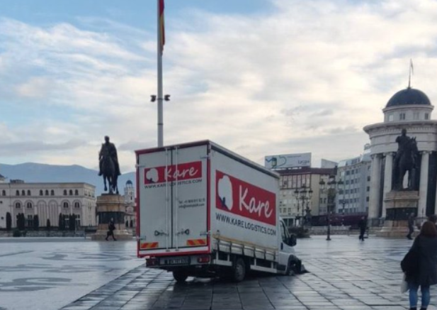 Камионот на плоштад Македонија немал дозвола за движење
