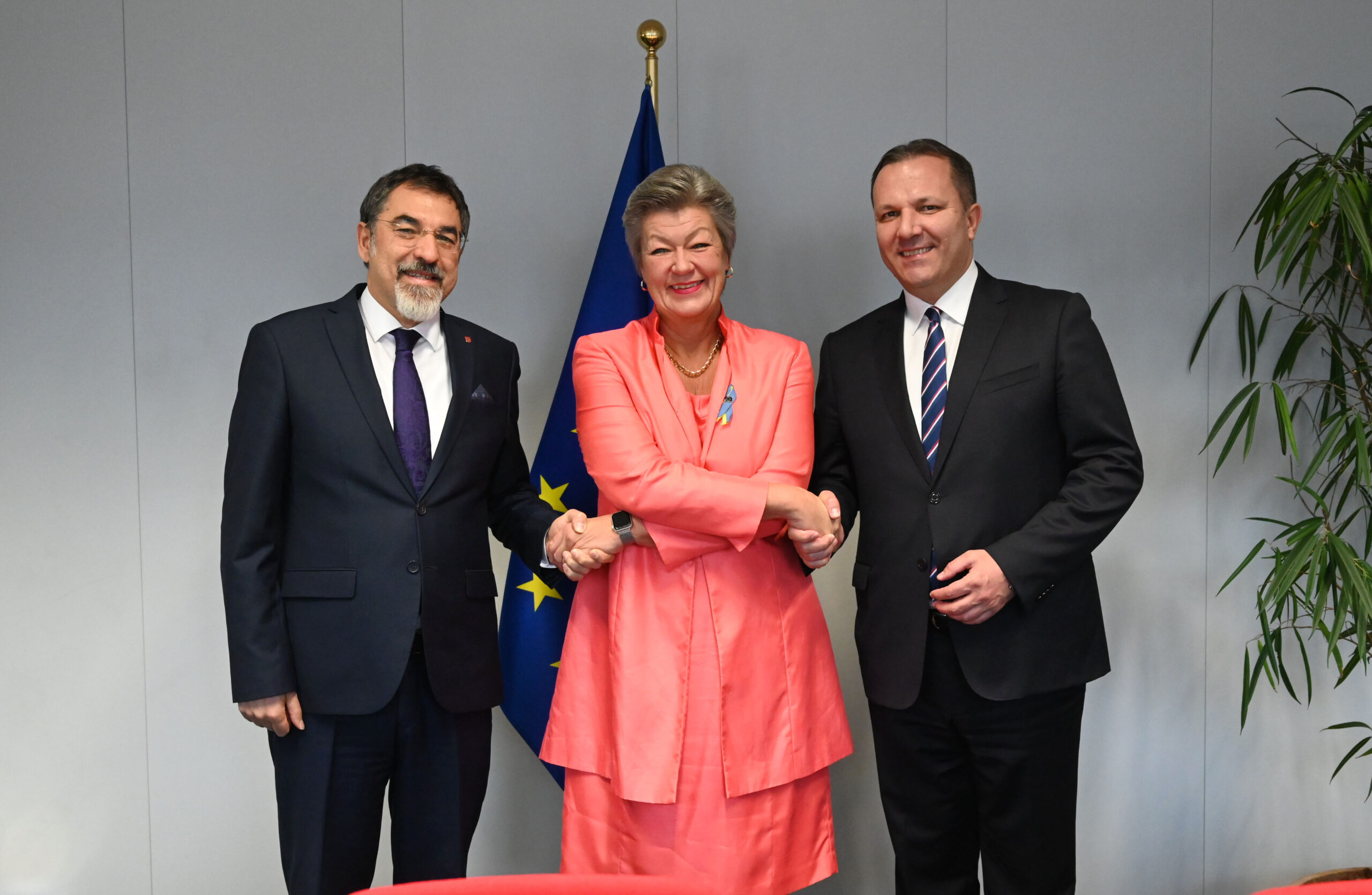 Спасовски и Чучи потпишаа аранжмани со ЕК за борба против тероризмот во Западен Балкан