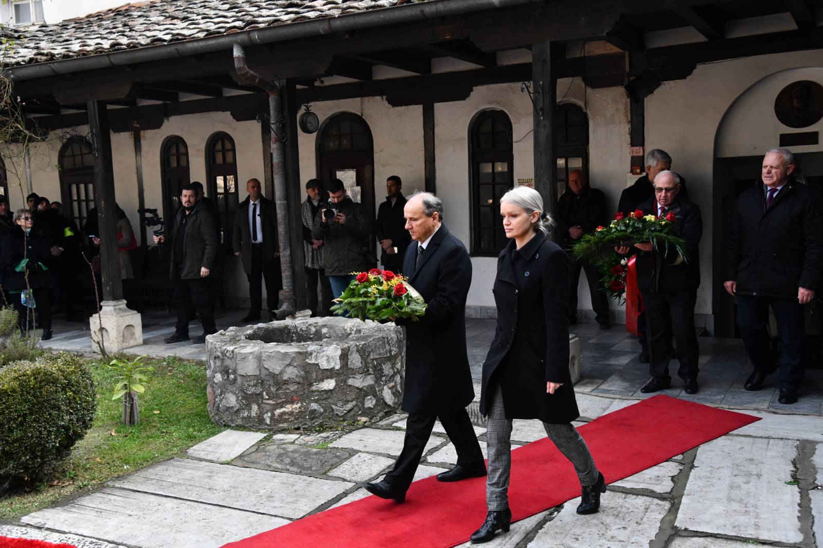 Делегација на Демократскиот сојуз положи цвеќе на гробот на Гоце Делчев