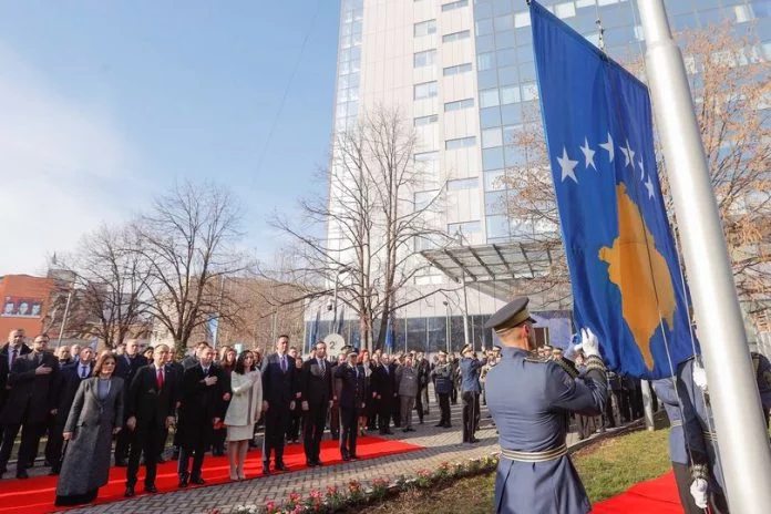 Косово денеска прославува 15 години независност