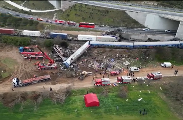 Железничка несреќа во Грција, загинати 32 и повредени 85 лица