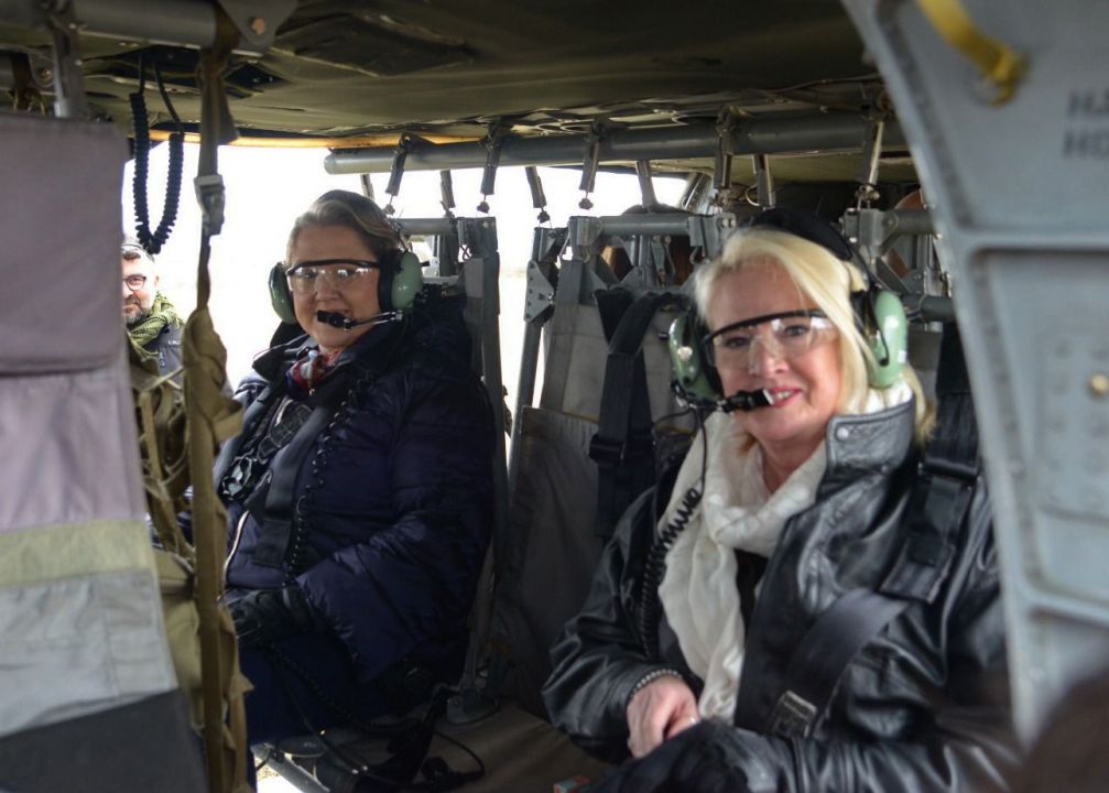 Петровска и Агелер на вежба со хеликоптери Black Hawk на “Криволак”