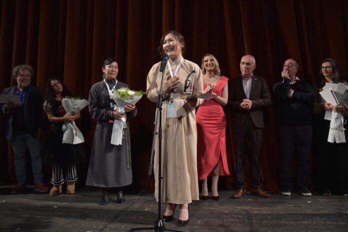 Гран при за претставата “Кoј сум јас” од Монголија на фестивалот за монодрама во Битола
