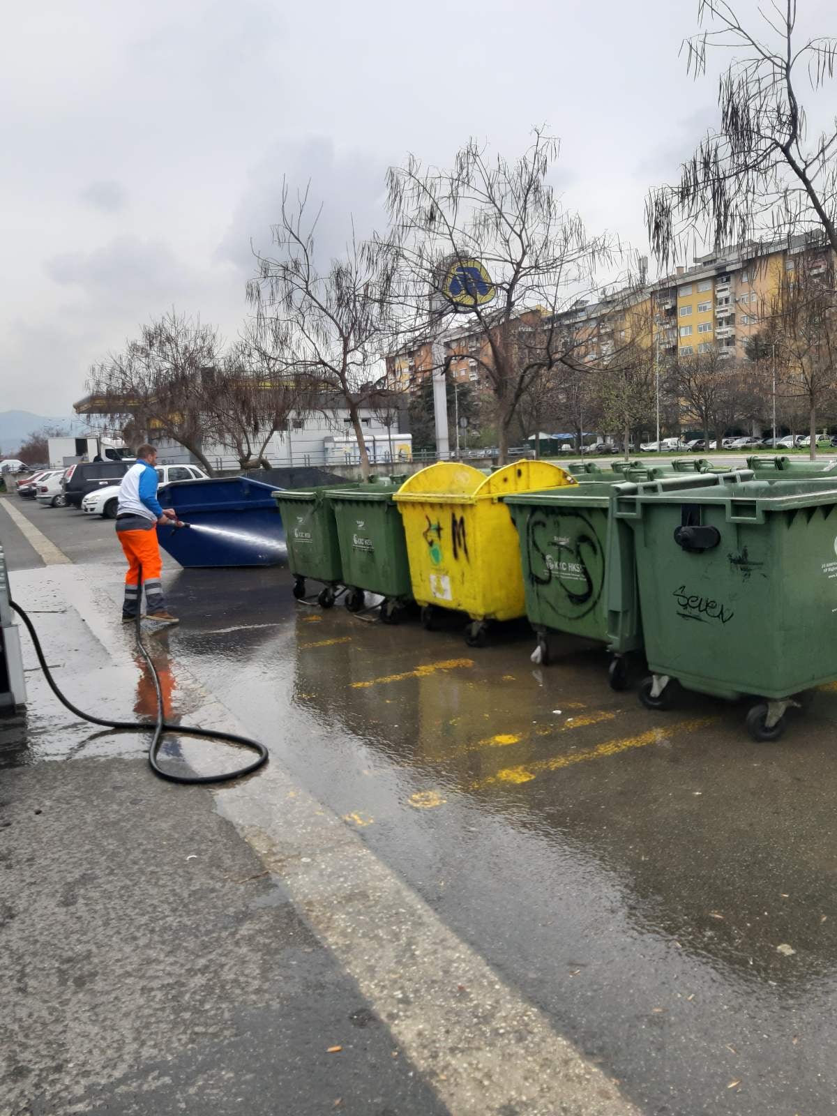 Непрописно одлагање отпад од автомобилски гуми во Карпош