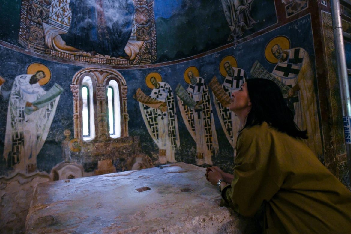 Конзерваторите од Солун и од Битола даваат долгорочна заштита на вредниот фрескоживопис во Курбиново
