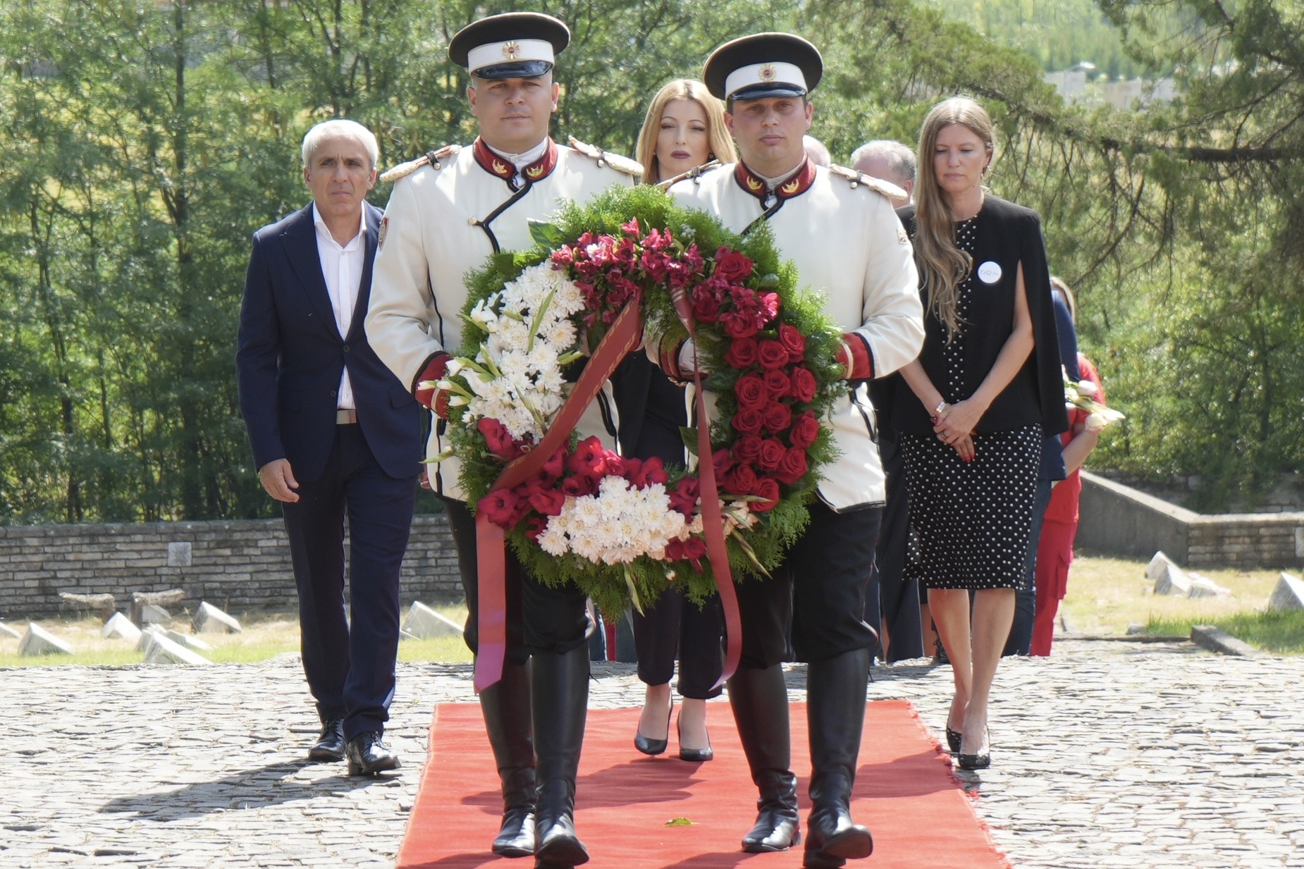 Делегација на Градот Скопје положи цвеќе во чест на загинатите од земјотресот
